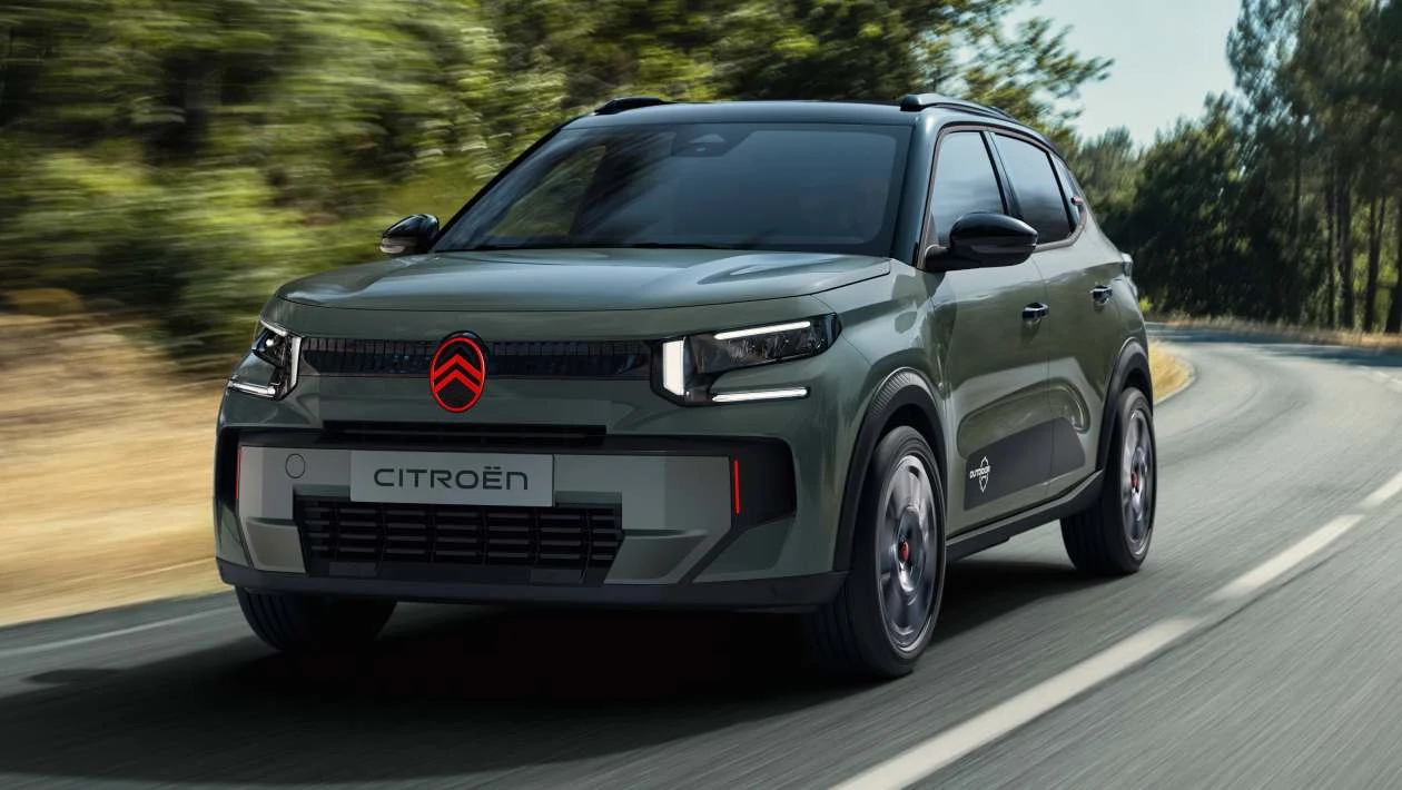 Vista anteriore angolata di un modello Citroën OUTDOOR