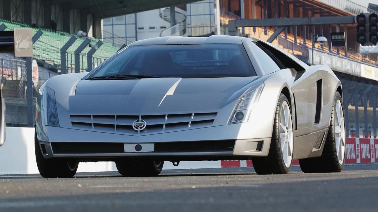 Cadillac Cien, el prototipo V12 presentado en 2002