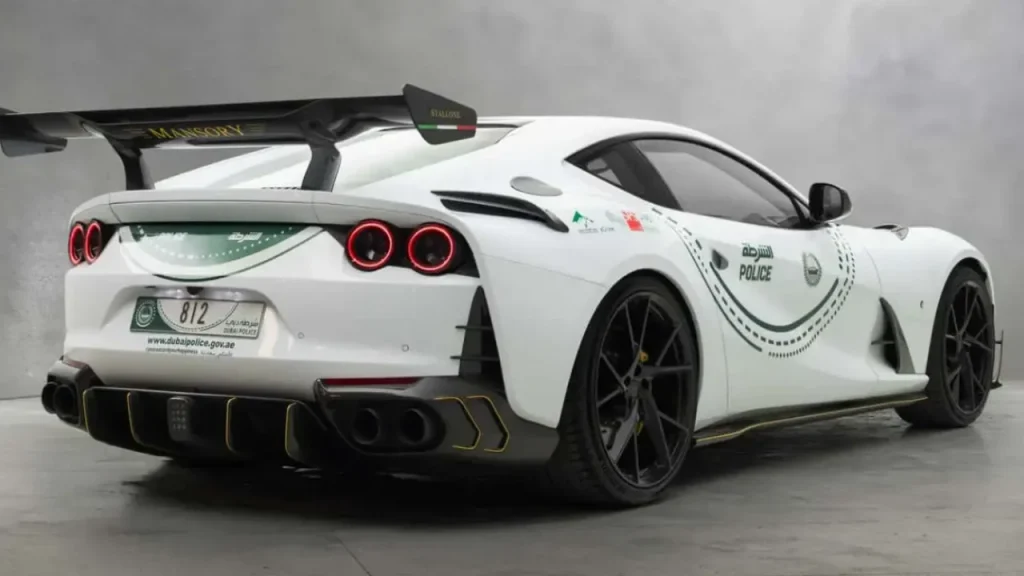 Ferrari 812 Superfast di Dubai Police, vista laterale