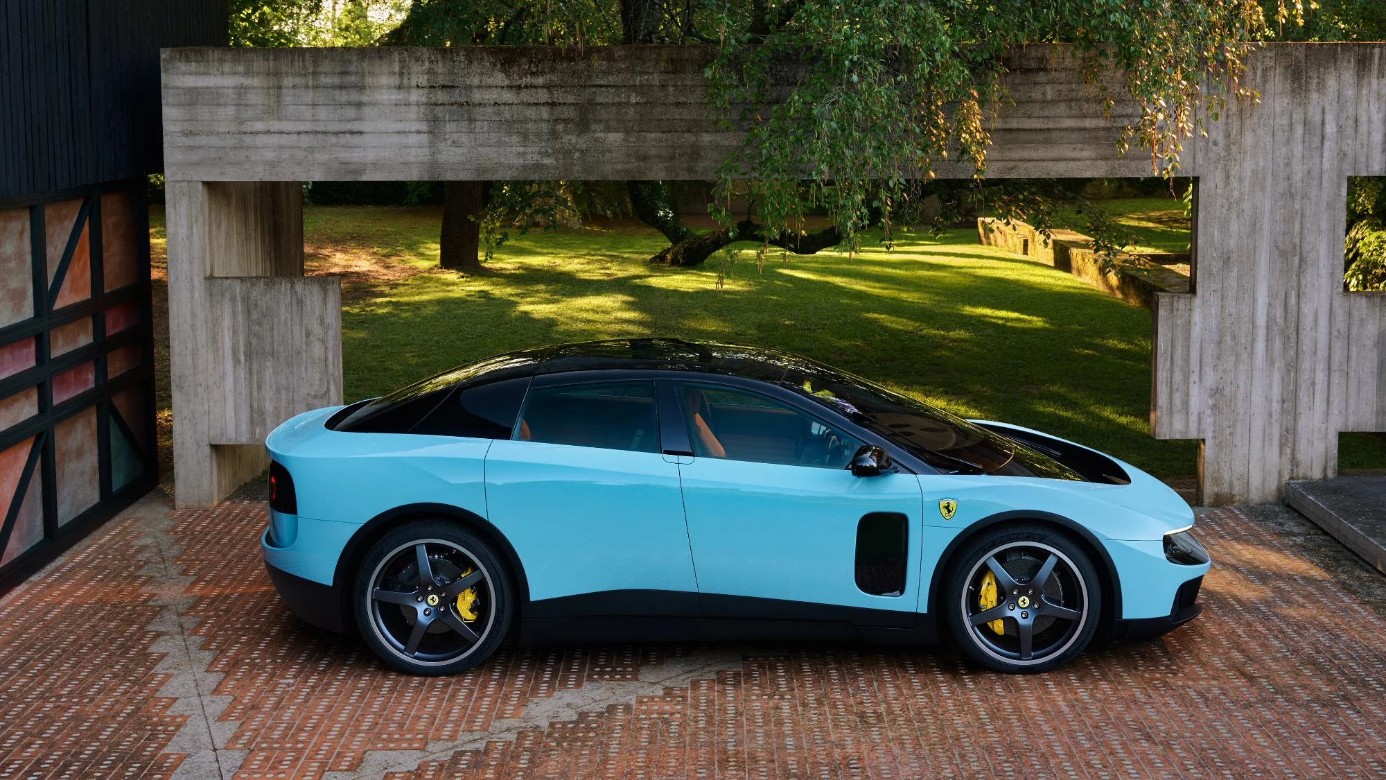 Ferrari Luce, primul model electric cu 1.050 CP și autonomie de 530 km, a fost lansat