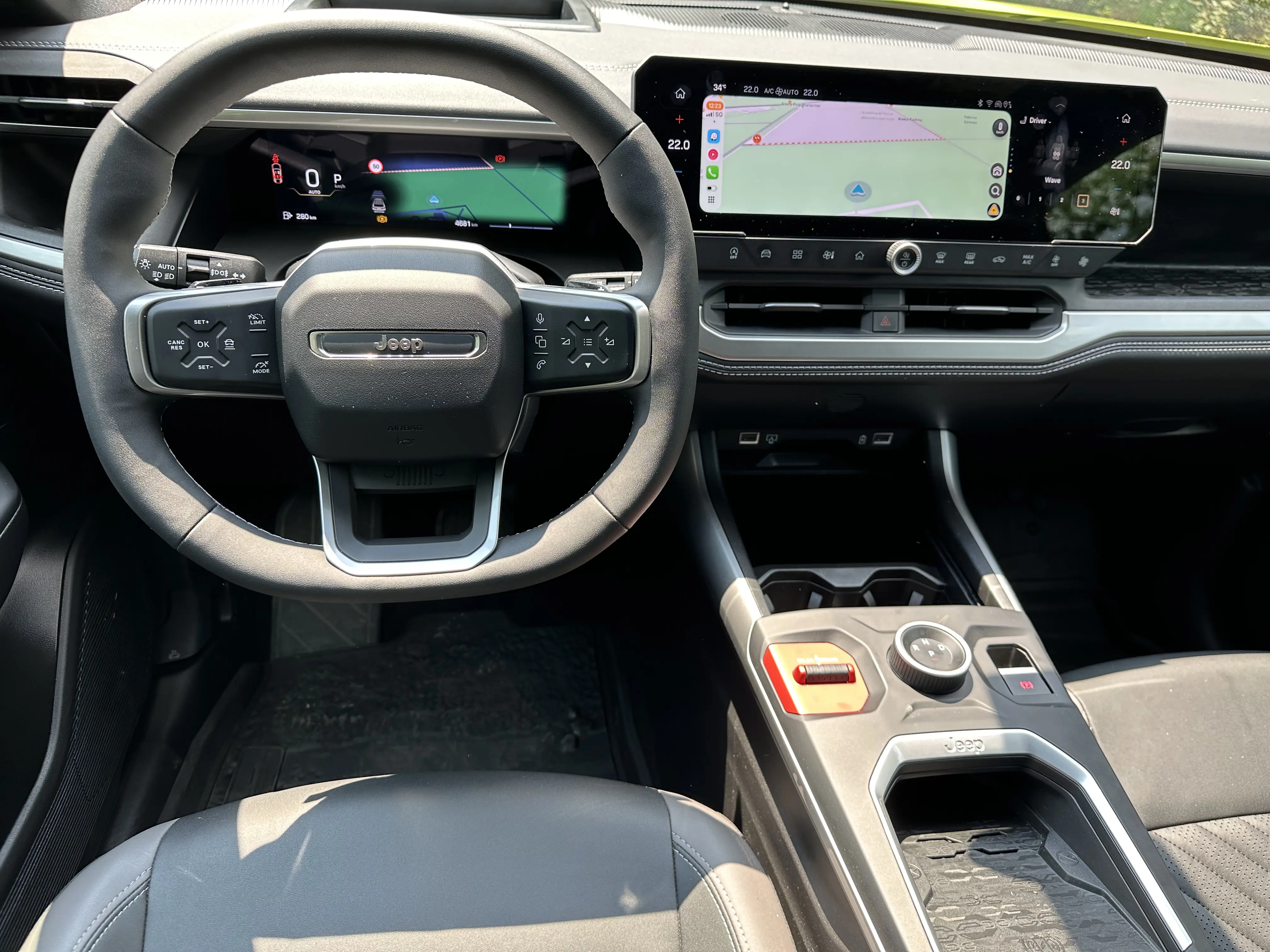 Test drive Jeep Compass e-Hybrid 2026: mai matur, mai spațios, dar este suficient de „Jeep”?