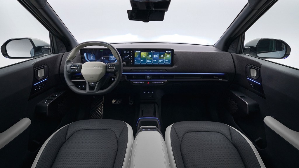Interior Kia EV2 GT-Line cu display-uri digitale și iluminare ambientală