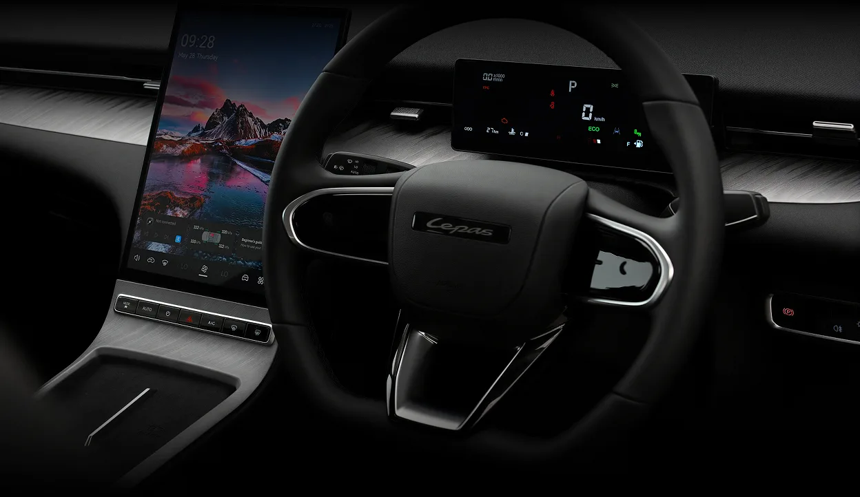 LEPAS L6 PHEV interior with its central screen and digital instruments