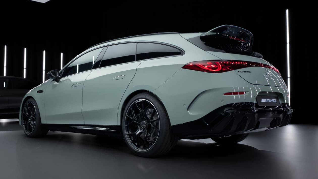 Mercedes-AMG CLA 45 Shooting Brake visto desde atrás