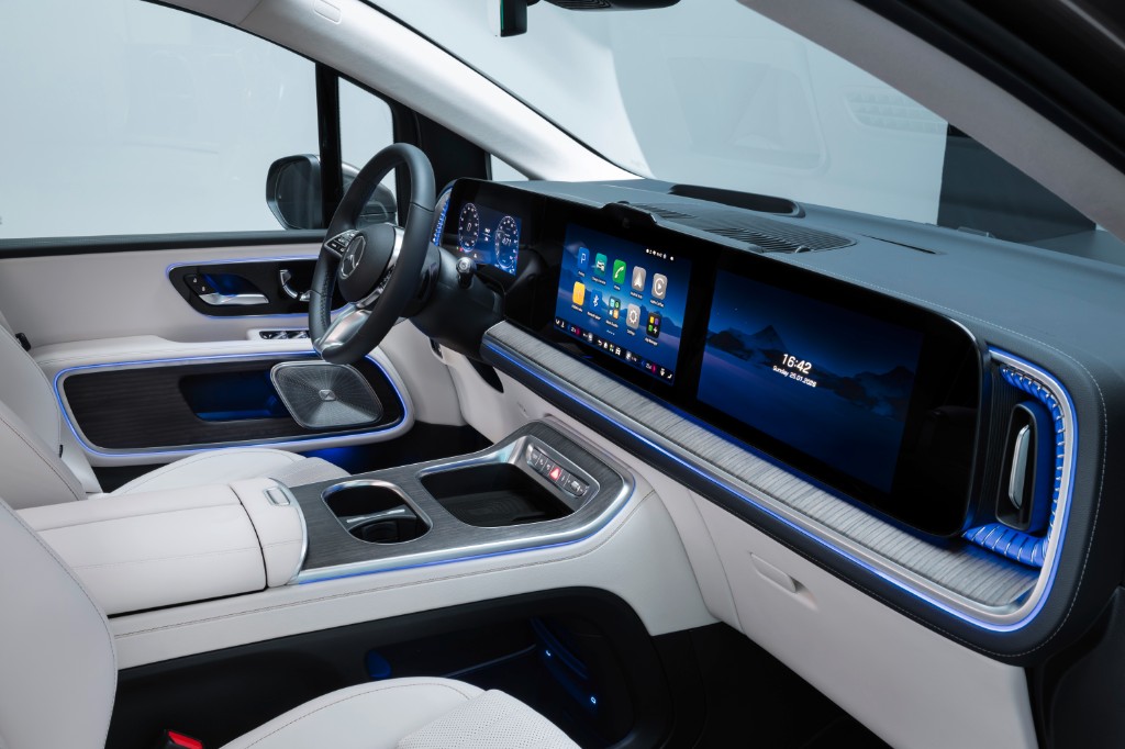 Interior Mercedes-Benz VLE electric cu MBUX Superscreen