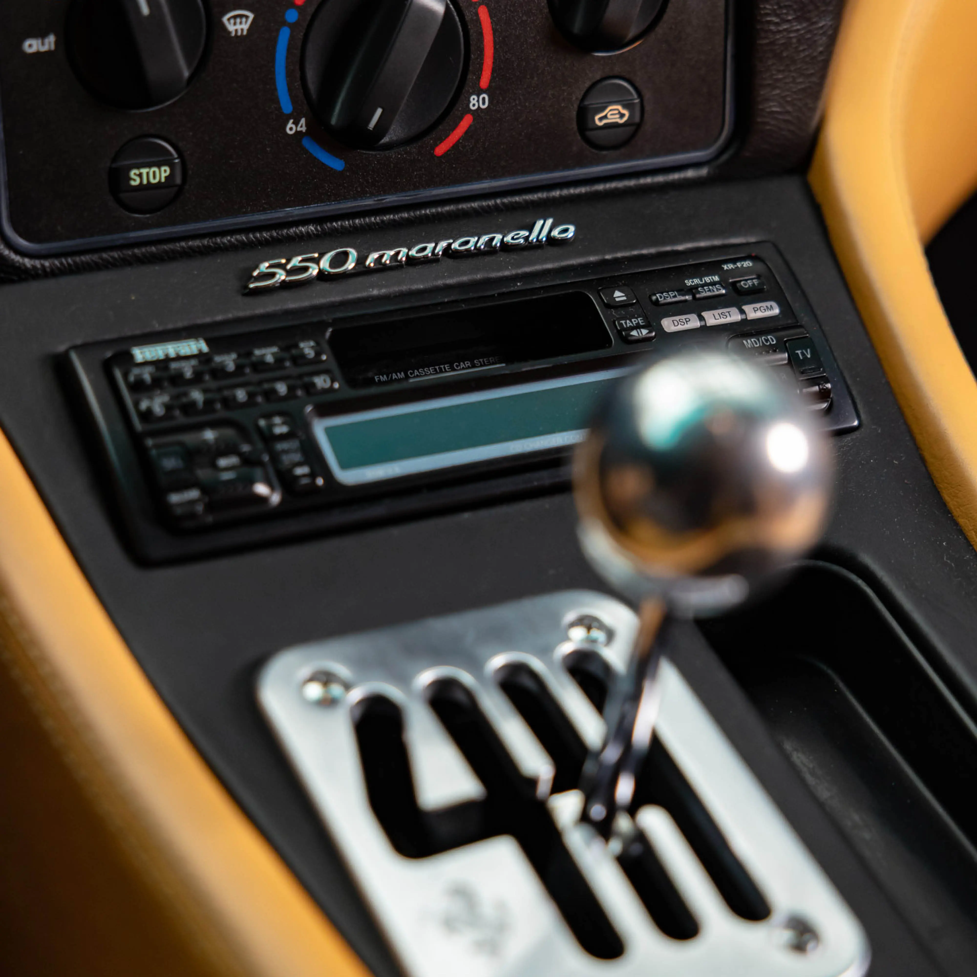Detaliu din interiorul Ferrari-ului 550 Maranello