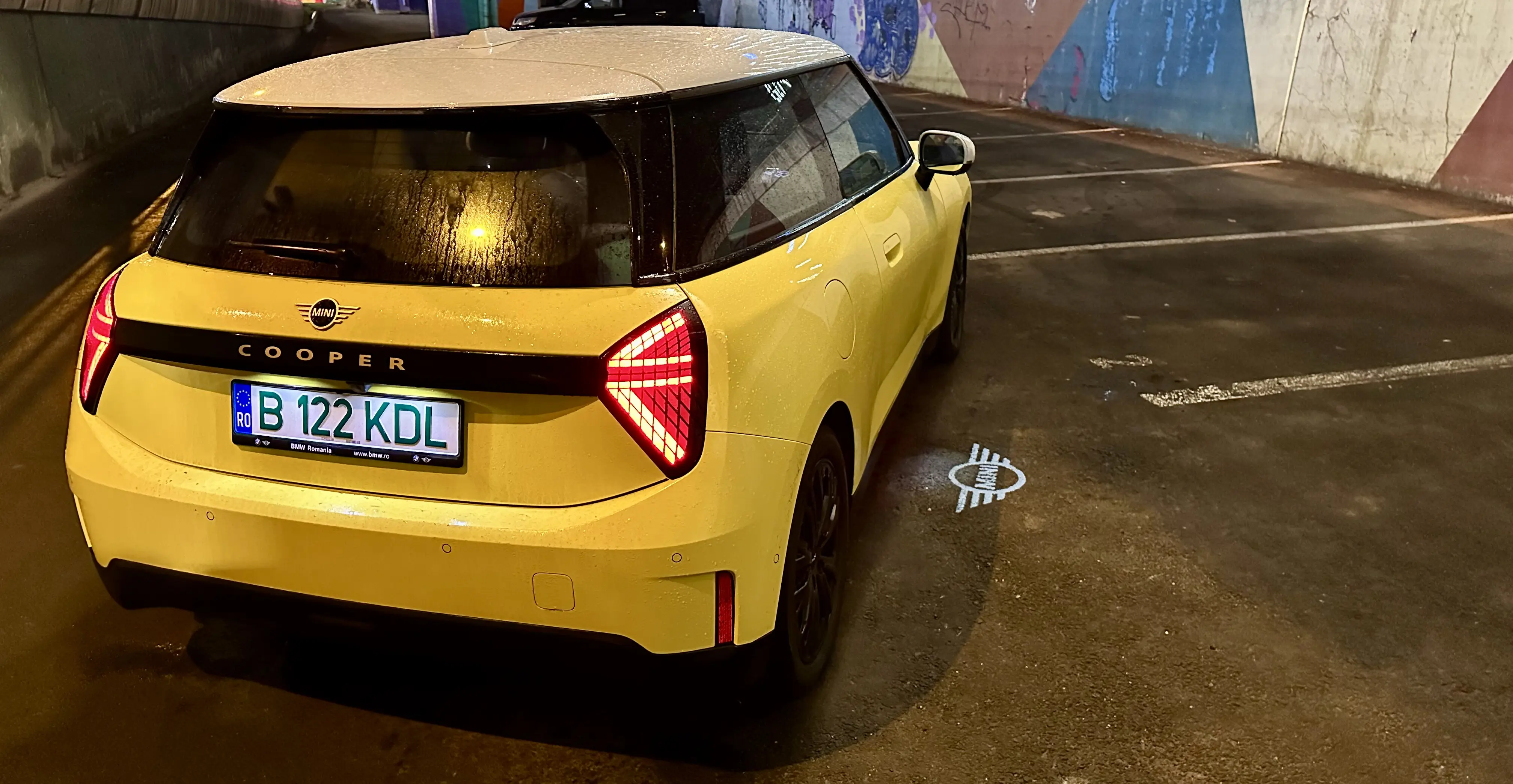 Mini Cooper E 2025 rear