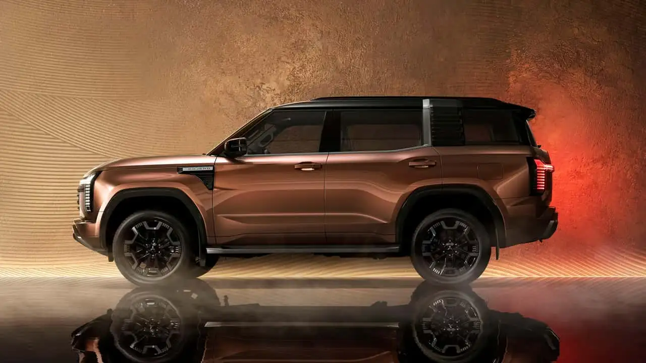 Mitsubishi Pajero 2027 visto de perfil