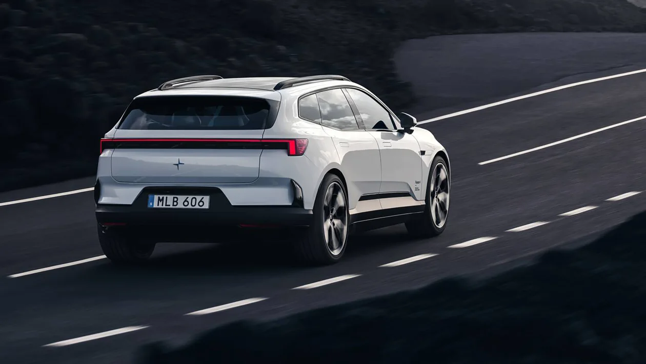 La parte trasera del nuevo Polestar 4 SUV, ahora con luneta