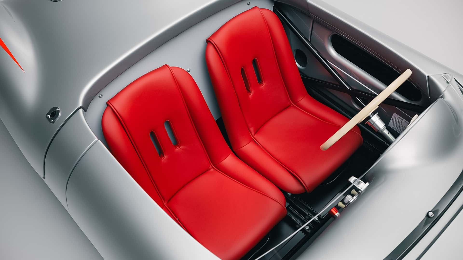 The two seats of the electric Porsche 550 J