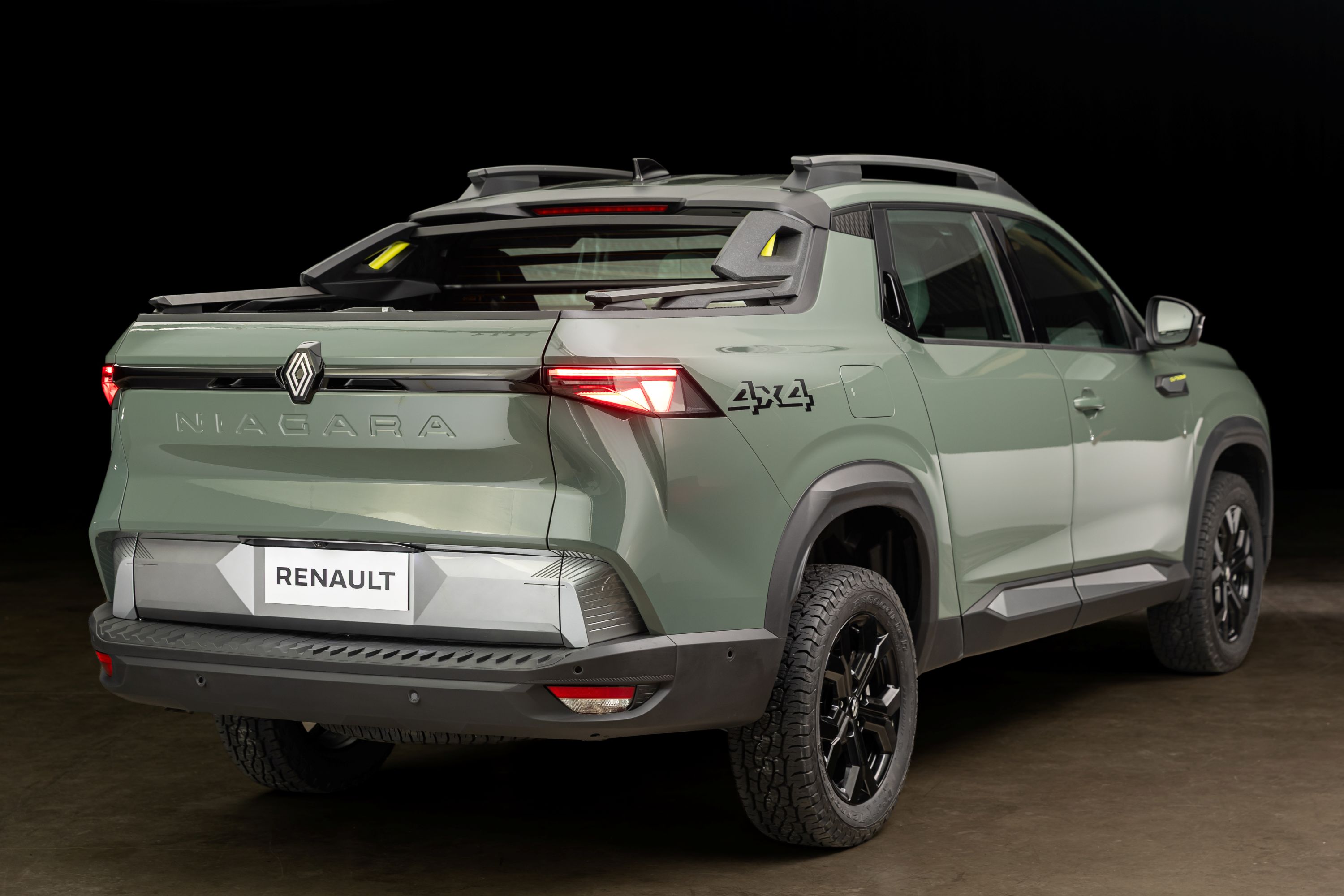 Renault Niagara, vista trasera con la denominación del modelo en el portón