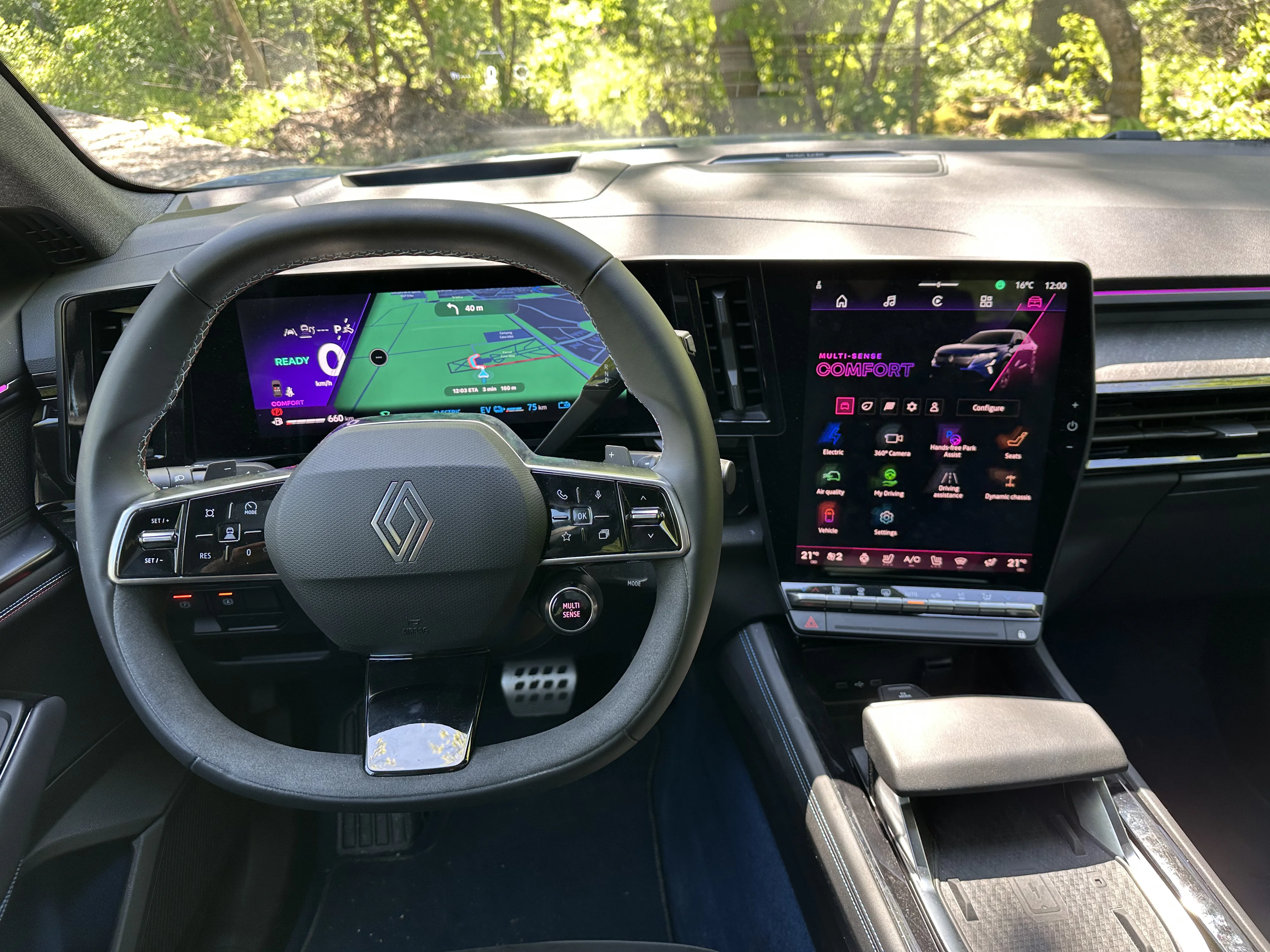 Test drive Renault Rafale E-Tech 4x4 300 PHEV: SUV-ul coupe care vrea să fie și elegant, și eficient, și sportiv