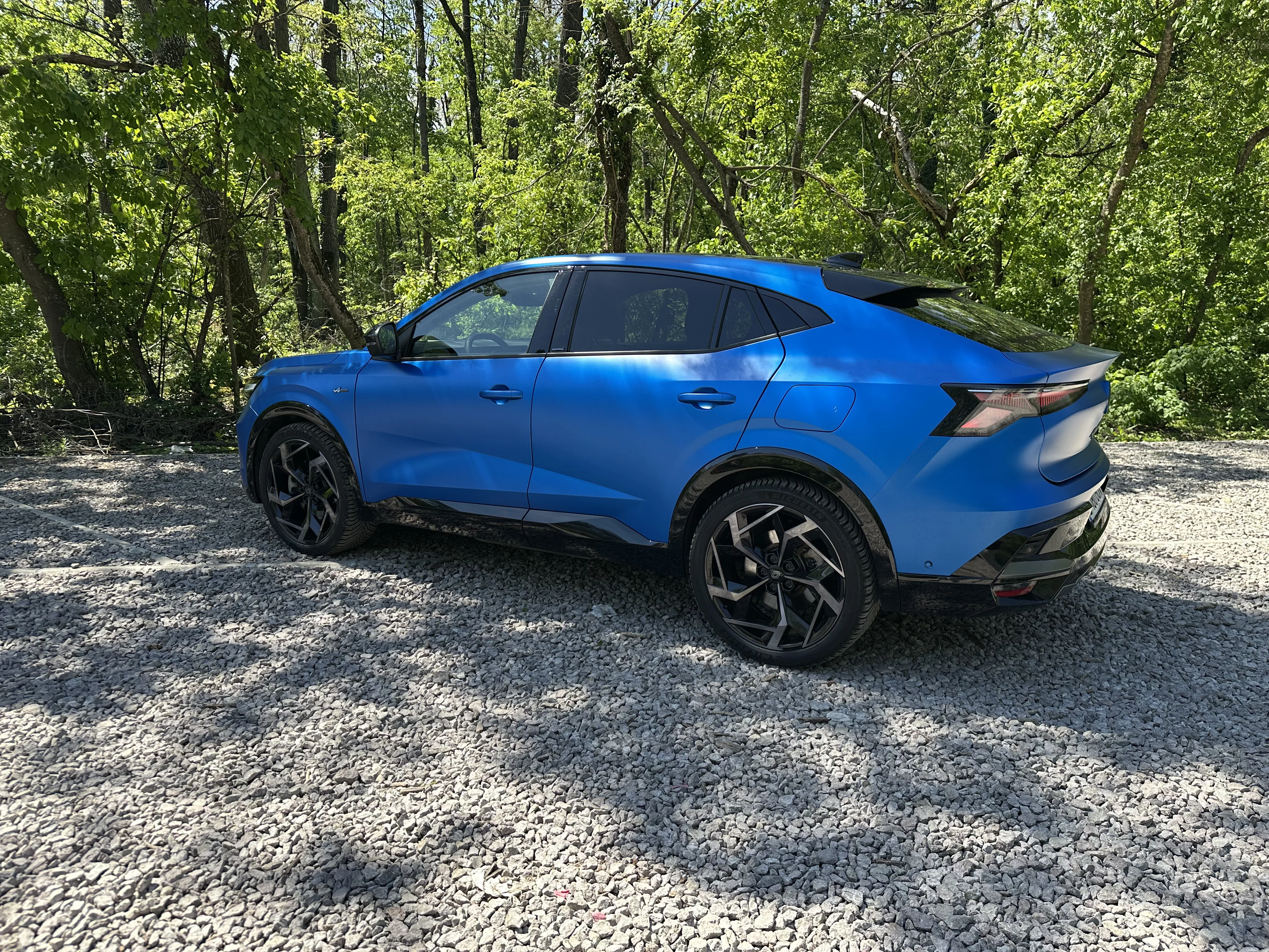 Test drive Renault Rafale E-Tech 4x4 300 PHEV: SUV-ul coupe care vrea să fie și elegant, și eficient, și sportiv