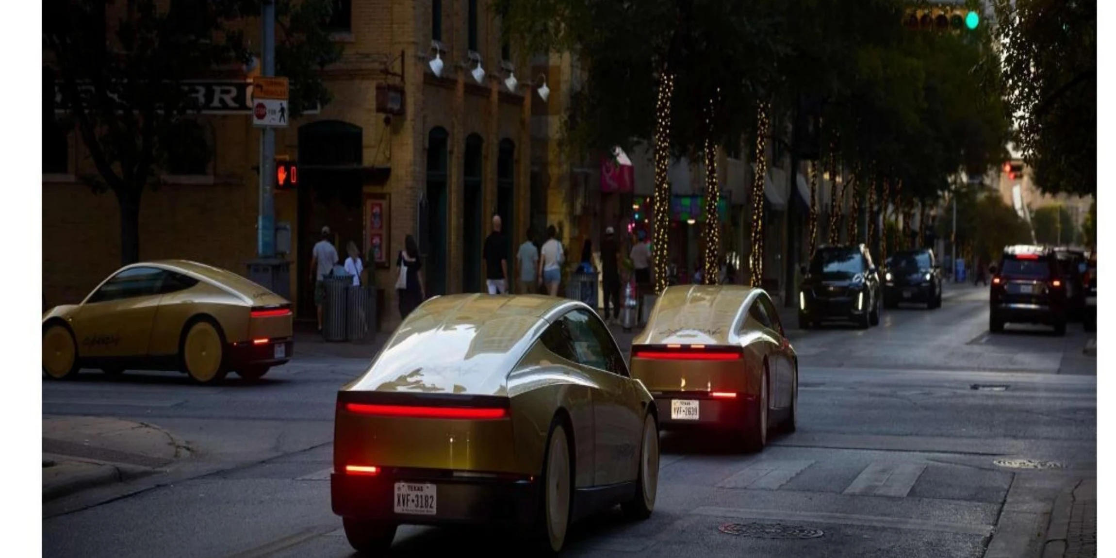 Tesla Cybercab Fahrzeuge in Austin