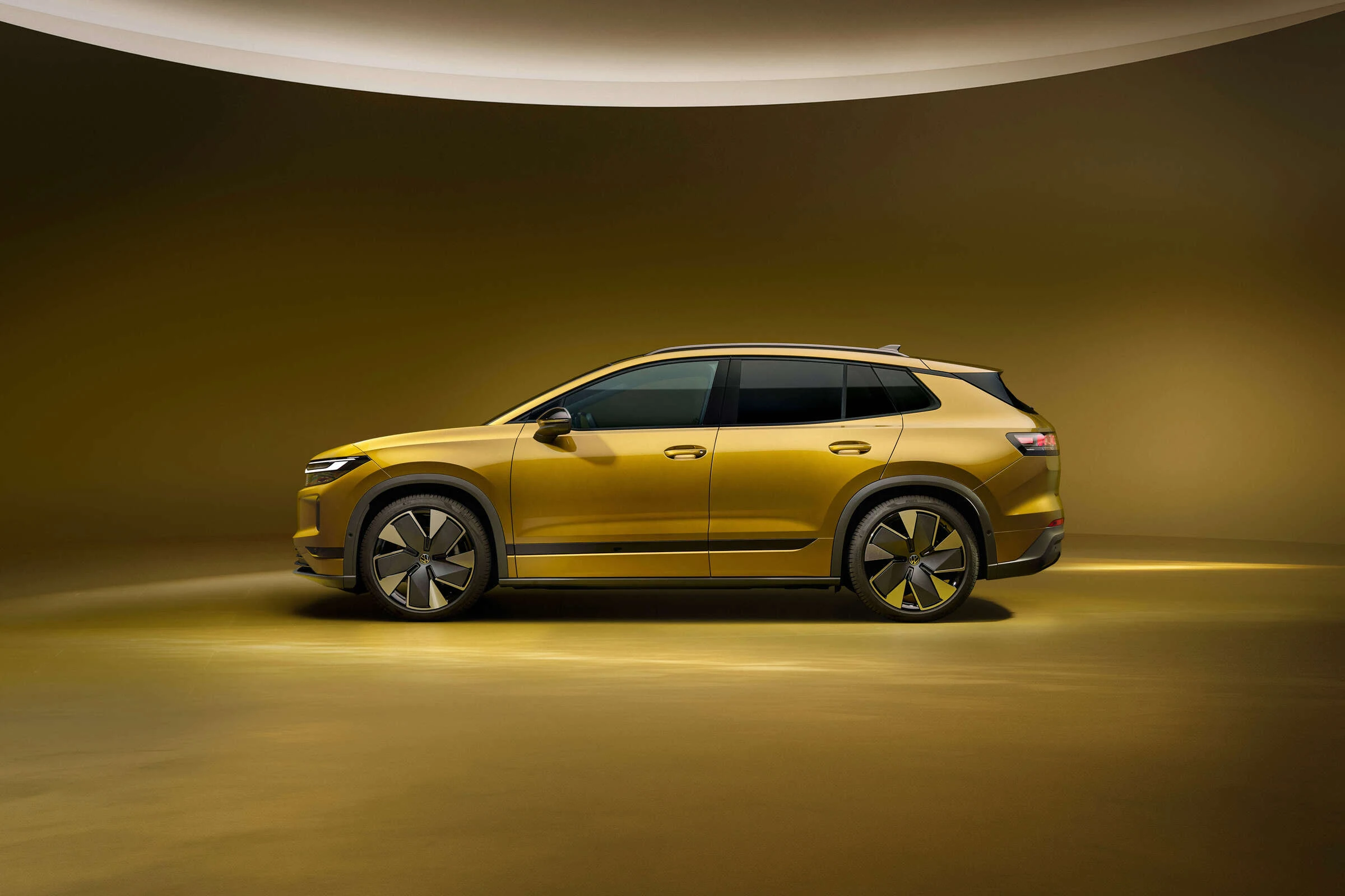 Der Volkswagen ID. Tiguan im Seitenprofil
